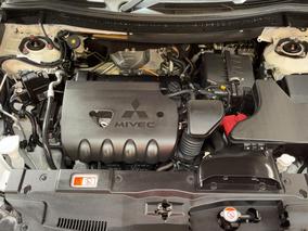 Photo '13' of Mitsubishi Outlander