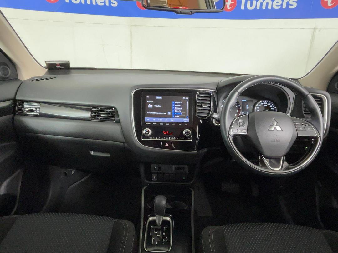 Photo '17' of Mitsubishi Outlander