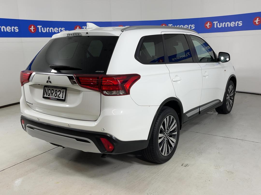 Photo '7' of Mitsubishi Outlander