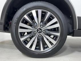 Photo '12' of Mitsubishi Outlander