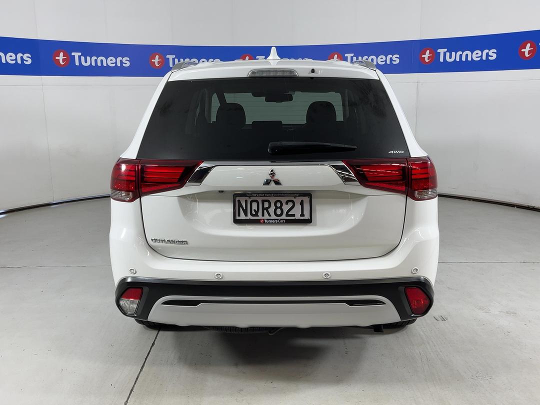 Photo '6' of Mitsubishi Outlander