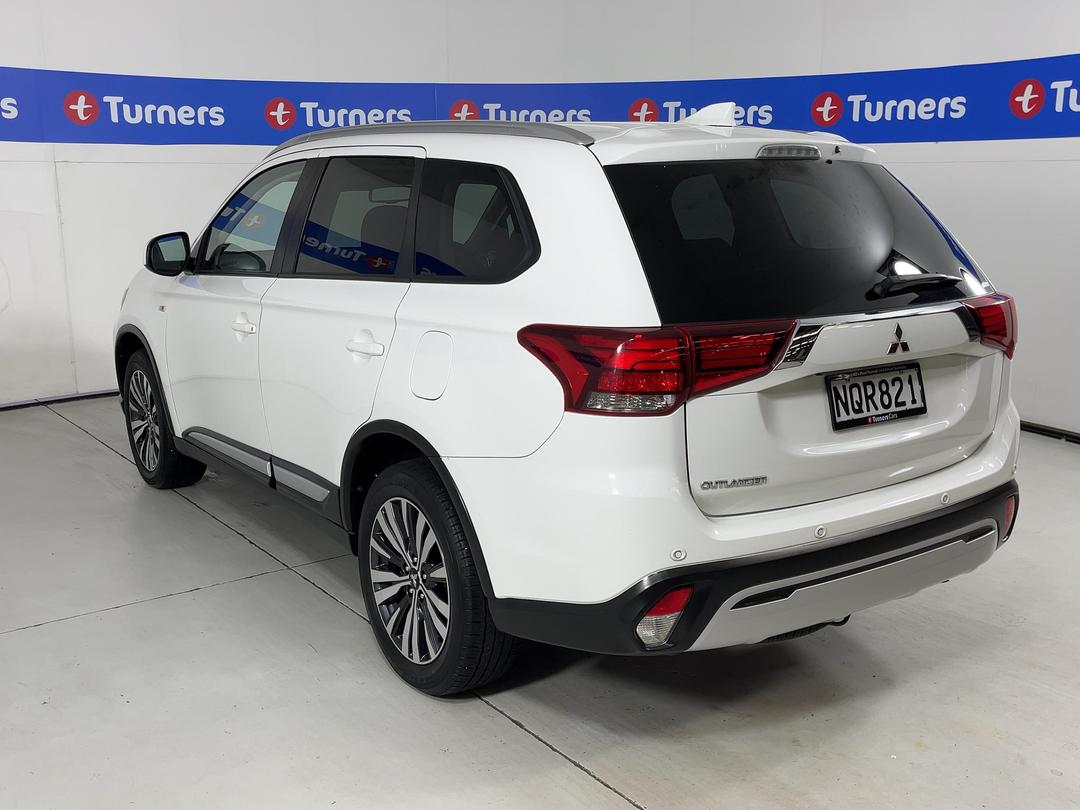 Photo '5' of Mitsubishi Outlander