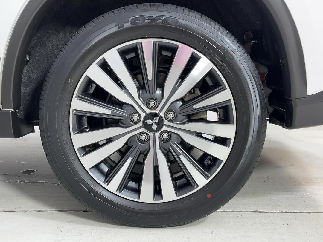 Photo '11' of Mitsubishi Outlander