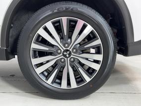 Photo '11' of Mitsubishi Outlander