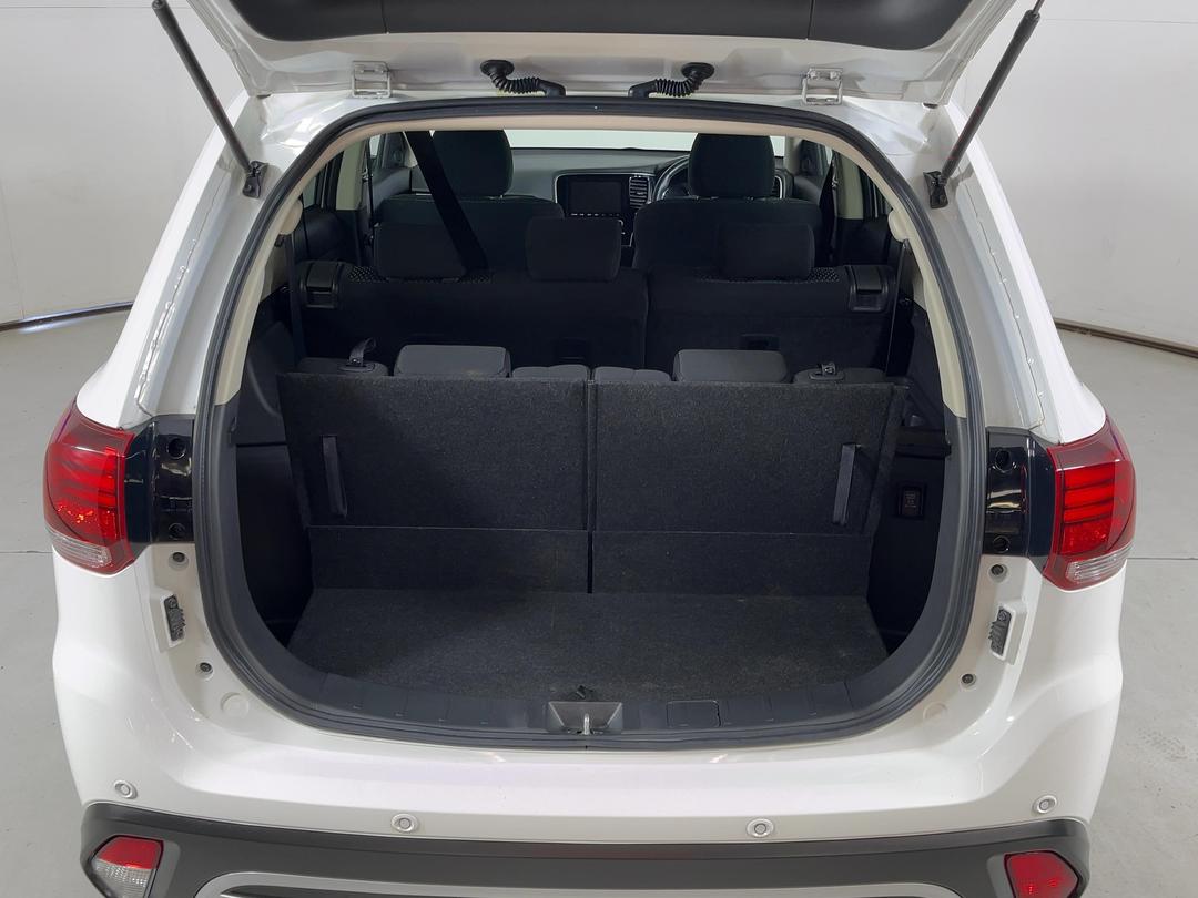 Photo '14' of Mitsubishi Outlander