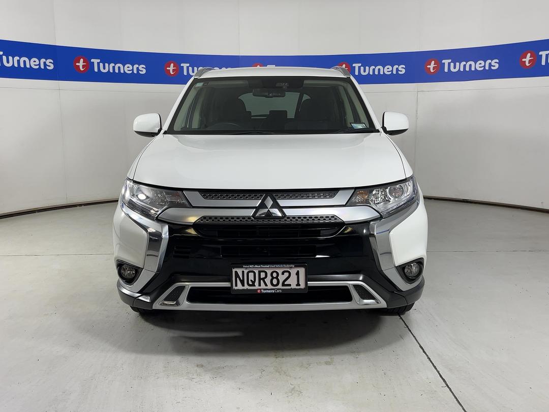 Photo '2' of Mitsubishi Outlander