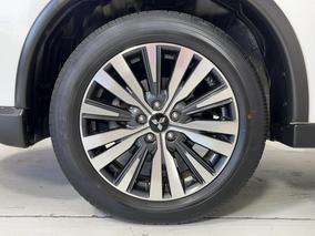 Photo '10' of Mitsubishi Outlander