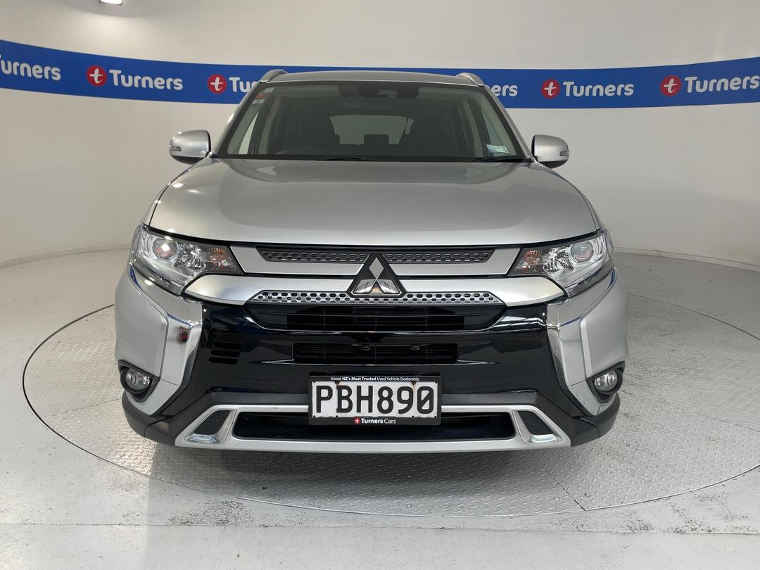 Photo '2' of Mitsubishi Outlander
