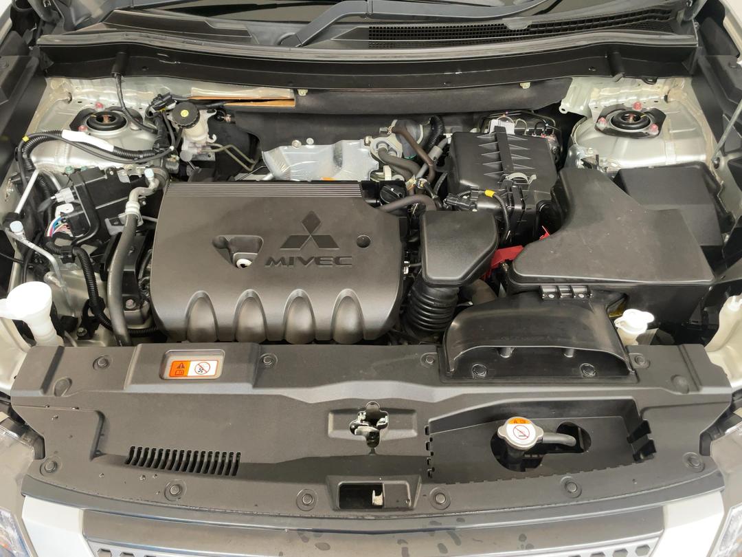 Photo '13' of Mitsubishi Outlander
