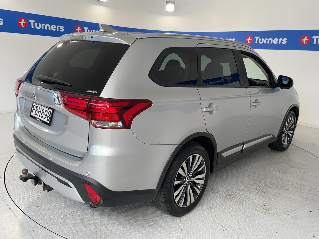 Photo '7' of Mitsubishi Outlander