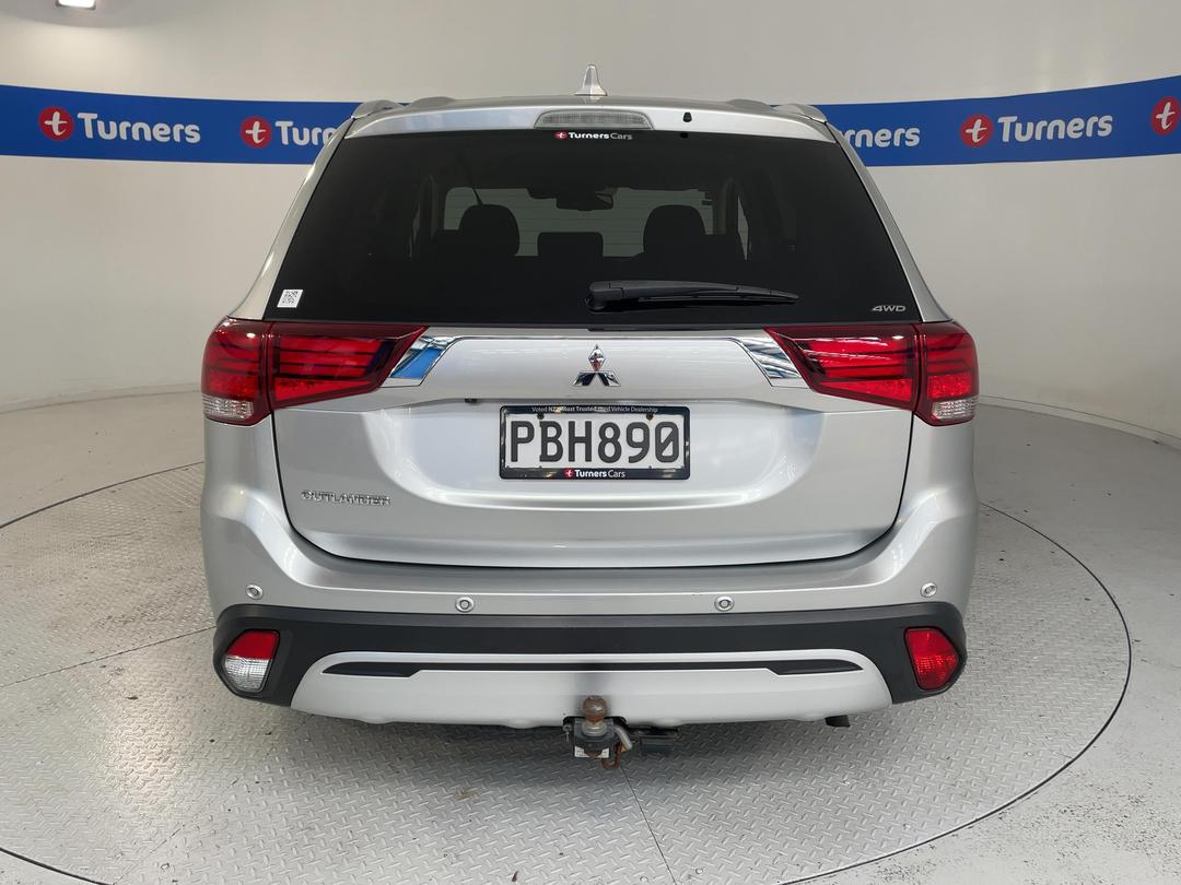 Photo '6' of Mitsubishi Outlander