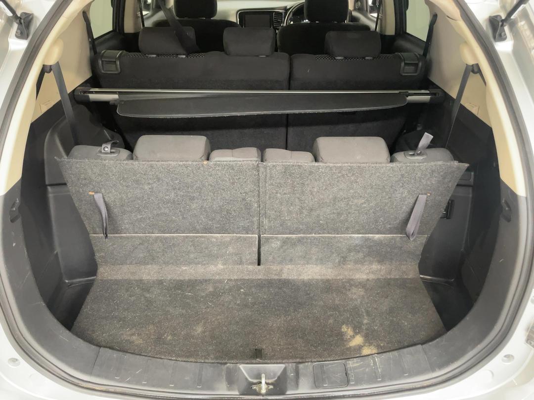 Photo '14' of Mitsubishi Outlander