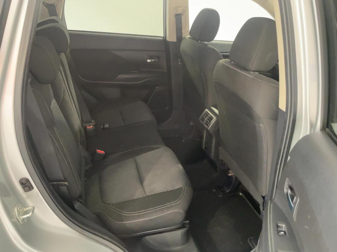 Photo '20' of Mitsubishi Outlander