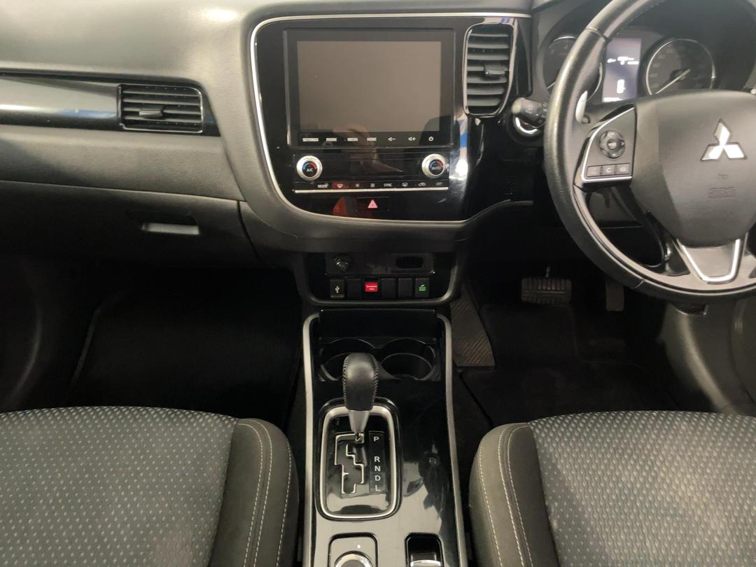 Photo '18' of Mitsubishi Outlander