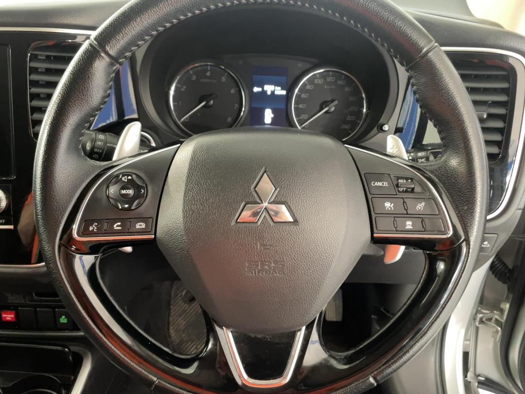 Photo '28' of Mitsubishi Outlander