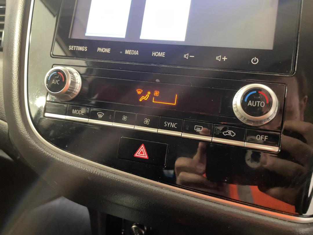 Photo '31' of Mitsubishi Outlander