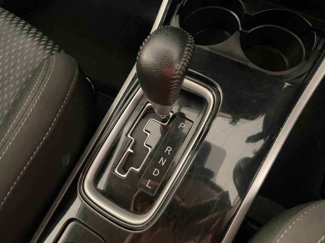 Photo '33' of Mitsubishi Outlander