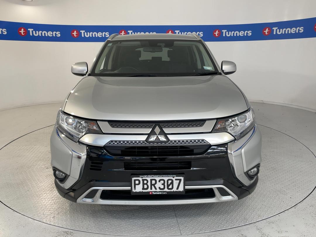 Photo '2' of Mitsubishi Outlander