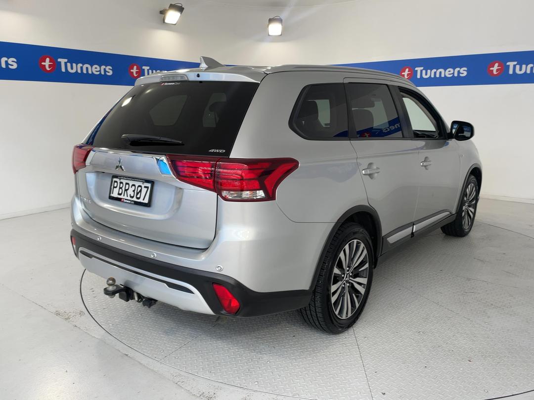 Photo '7' of Mitsubishi Outlander