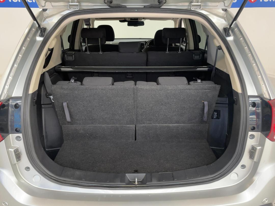 Photo '14' of Mitsubishi Outlander