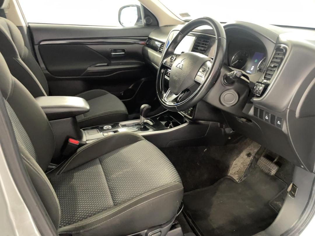 Photo '16' of Mitsubishi Outlander