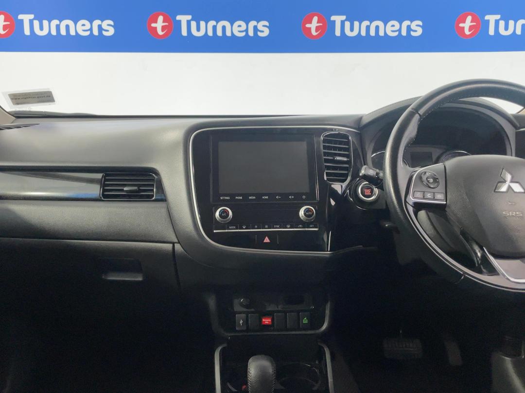 Photo '18' of Mitsubishi Outlander
