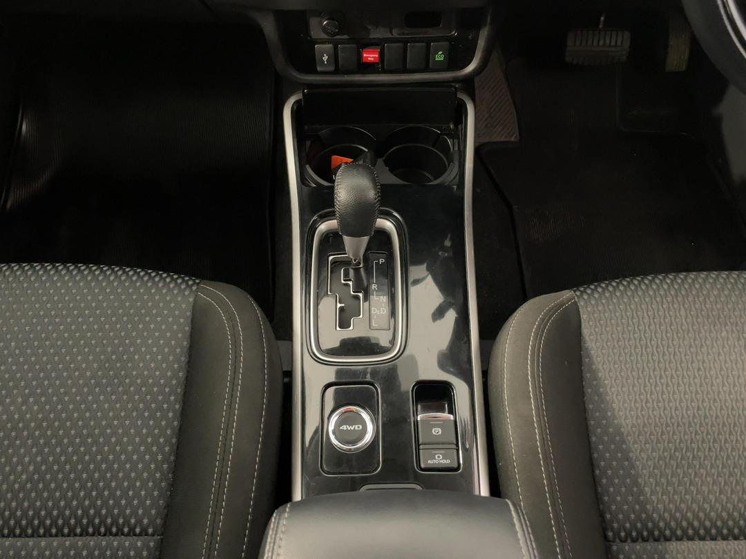 Photo '23' of Mitsubishi Outlander