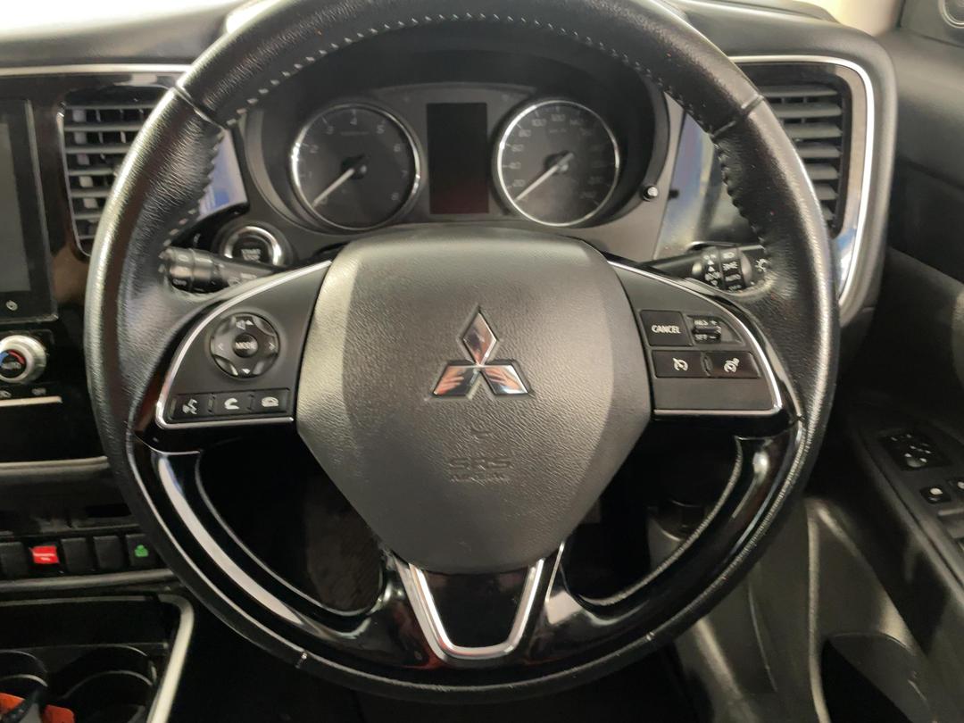 Photo '25' of Mitsubishi Outlander