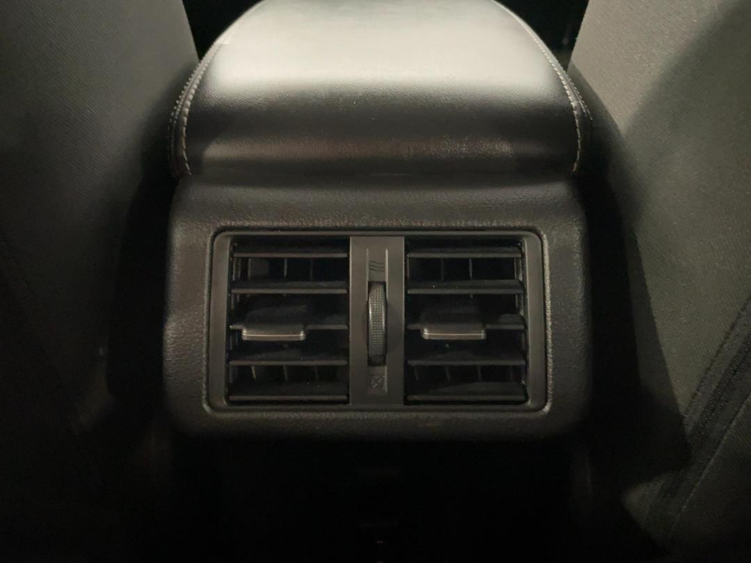 Photo '28' of Mitsubishi Outlander