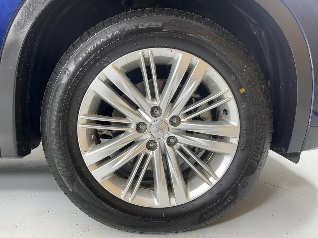 Photo '9' of Mitsubishi Outlander