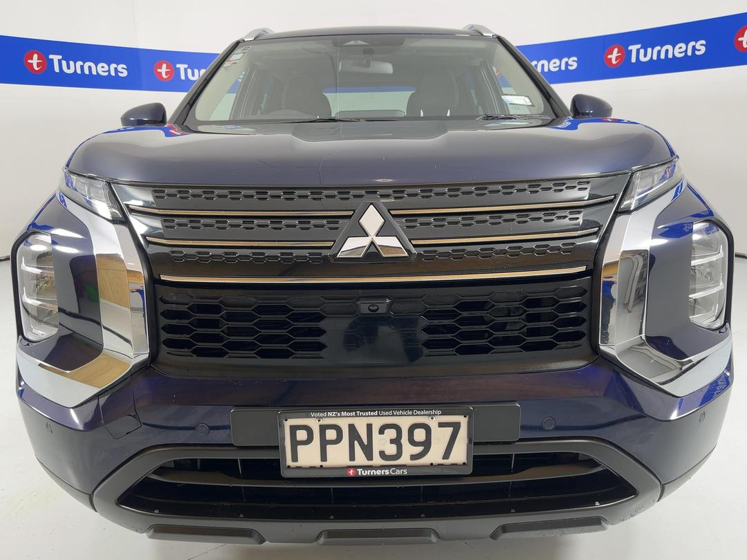 Photo '2' of Mitsubishi Outlander
