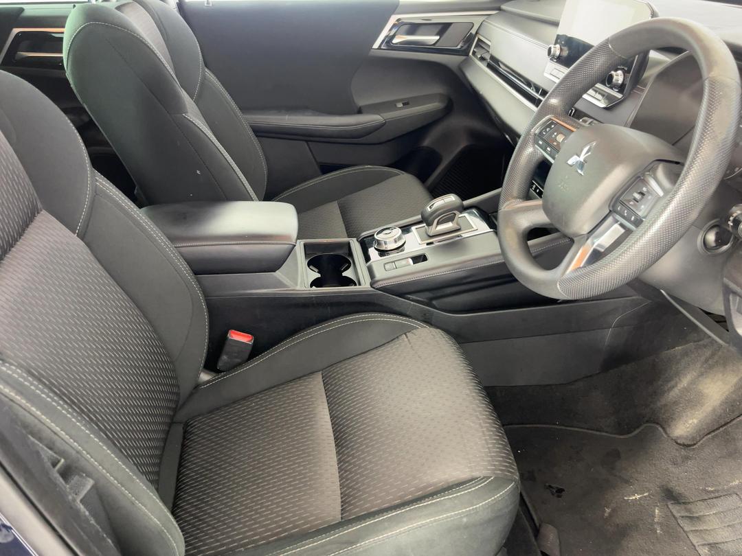 Photo '16' of Mitsubishi Outlander