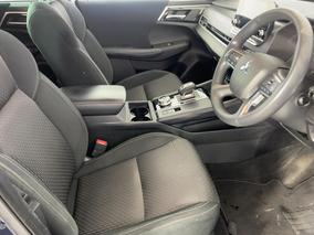 Photo '16' of Mitsubishi Outlander