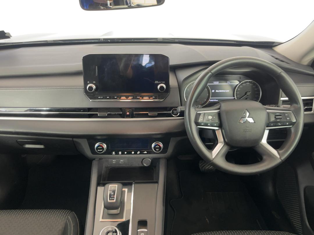 Photo '17' of Mitsubishi Outlander