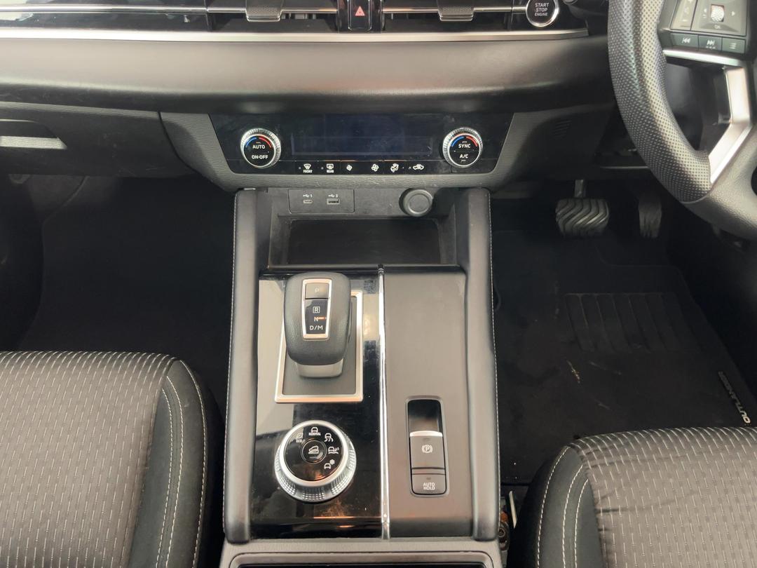 Photo '18' of Mitsubishi Outlander
