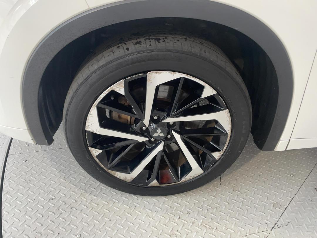 Photo '10' of Mitsubishi Outlander