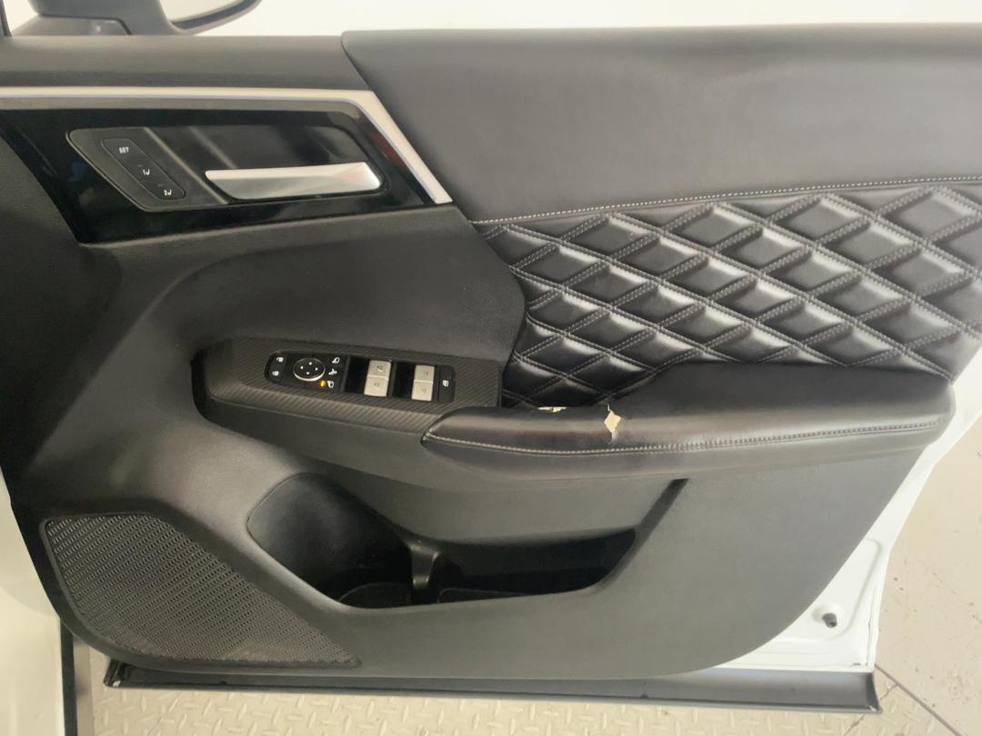 Photo '15' of Mitsubishi Outlander