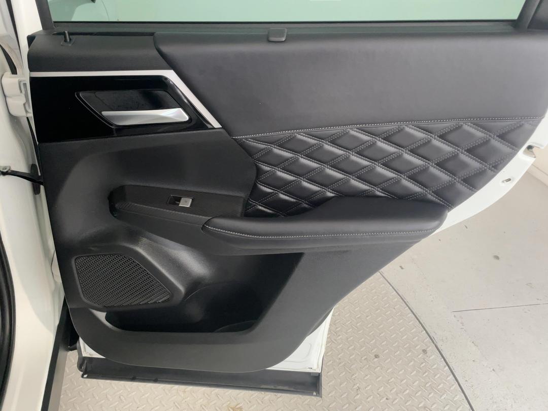 Photo '19' of Mitsubishi Outlander