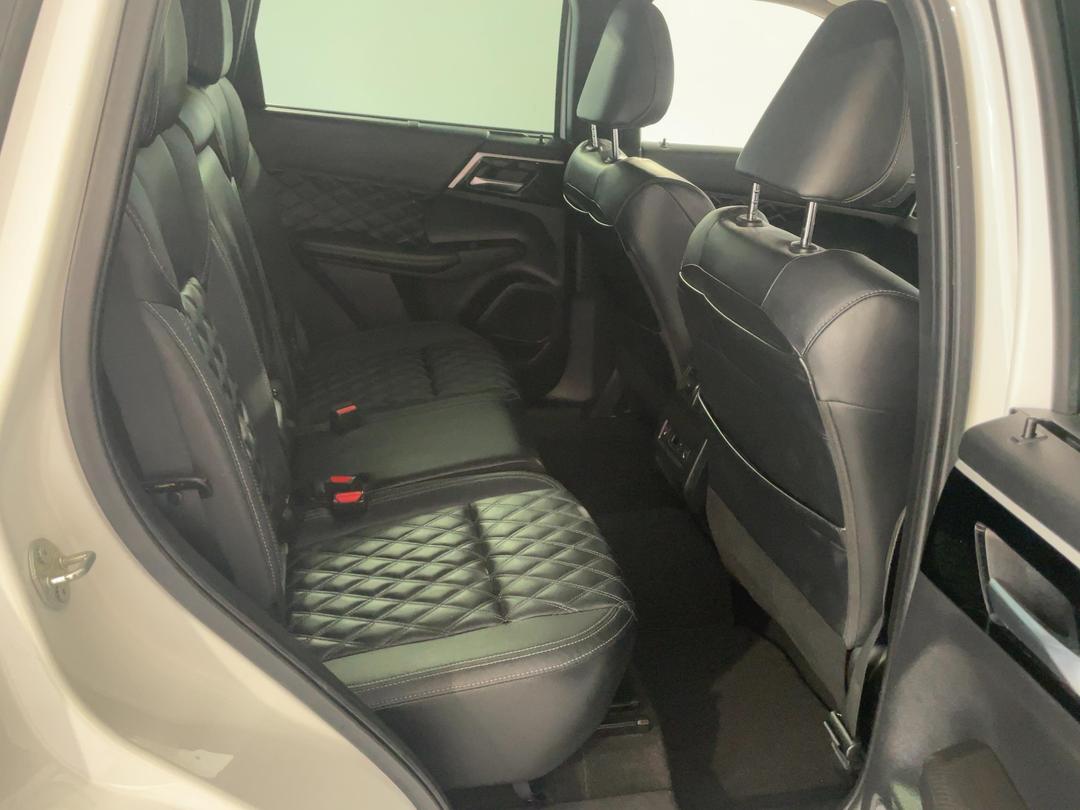 Photo '20' of Mitsubishi Outlander