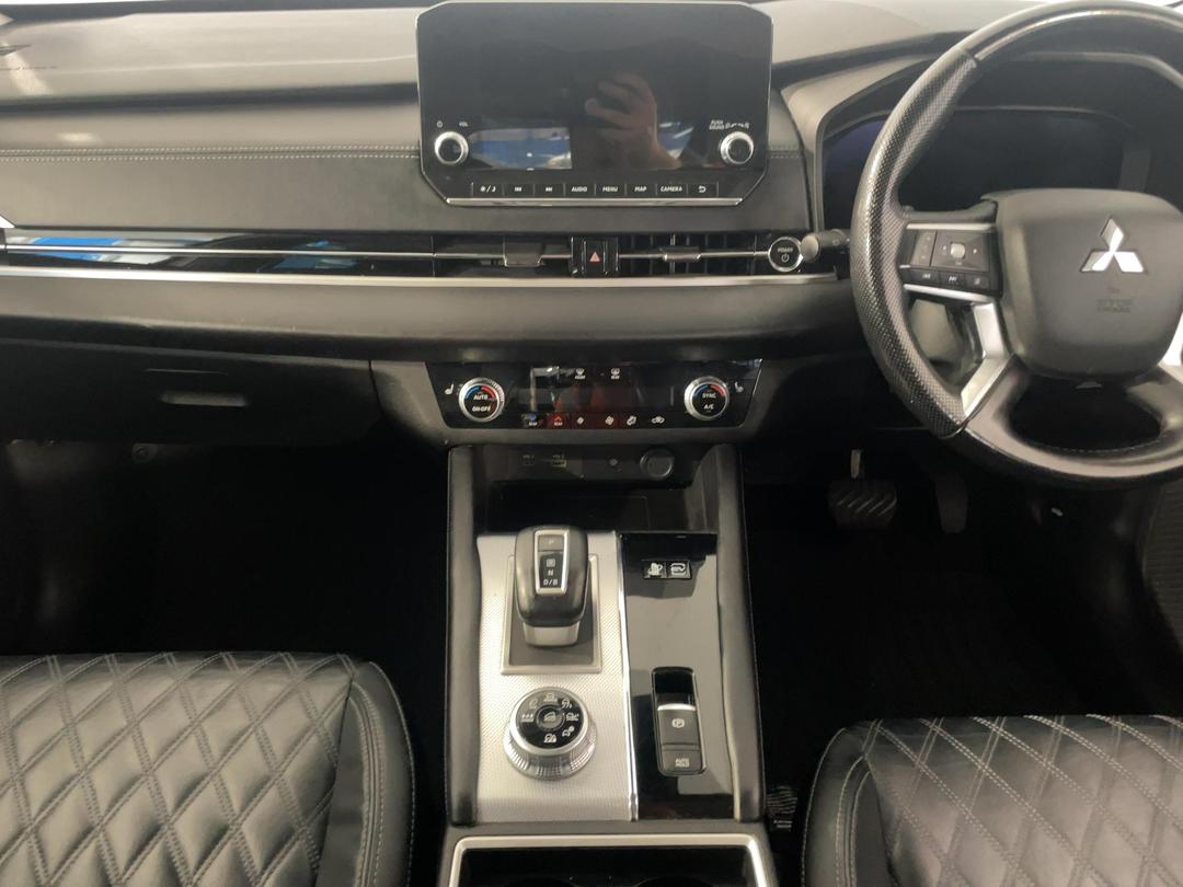 Photo '18' of Mitsubishi Outlander