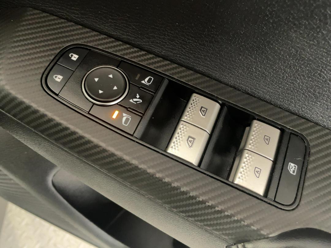 Photo '23' of Mitsubishi Outlander