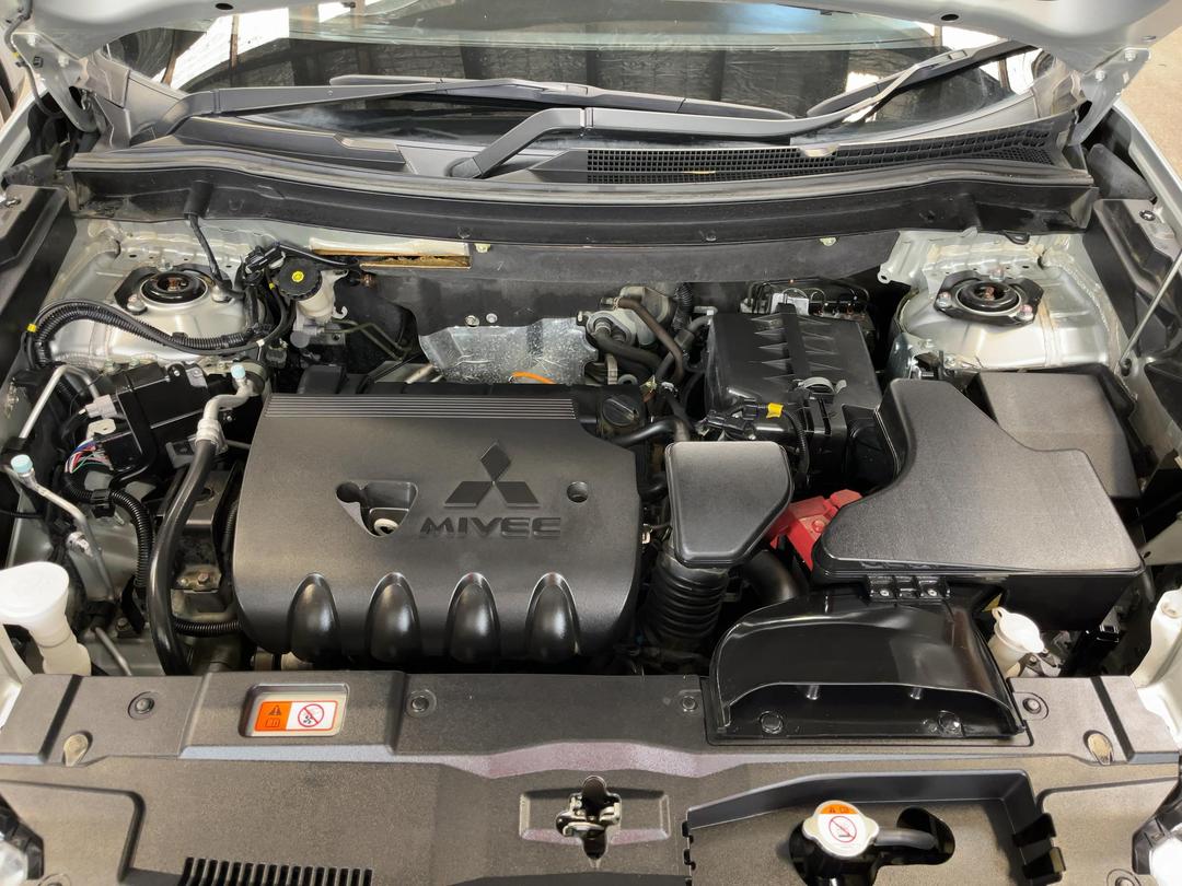 Photo '13' of Mitsubishi Outlander
