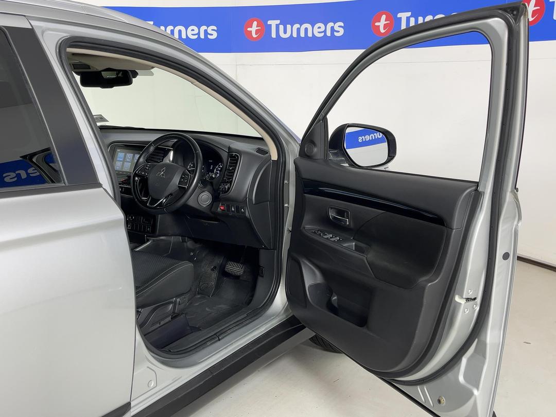 Photo '15' of Mitsubishi Outlander