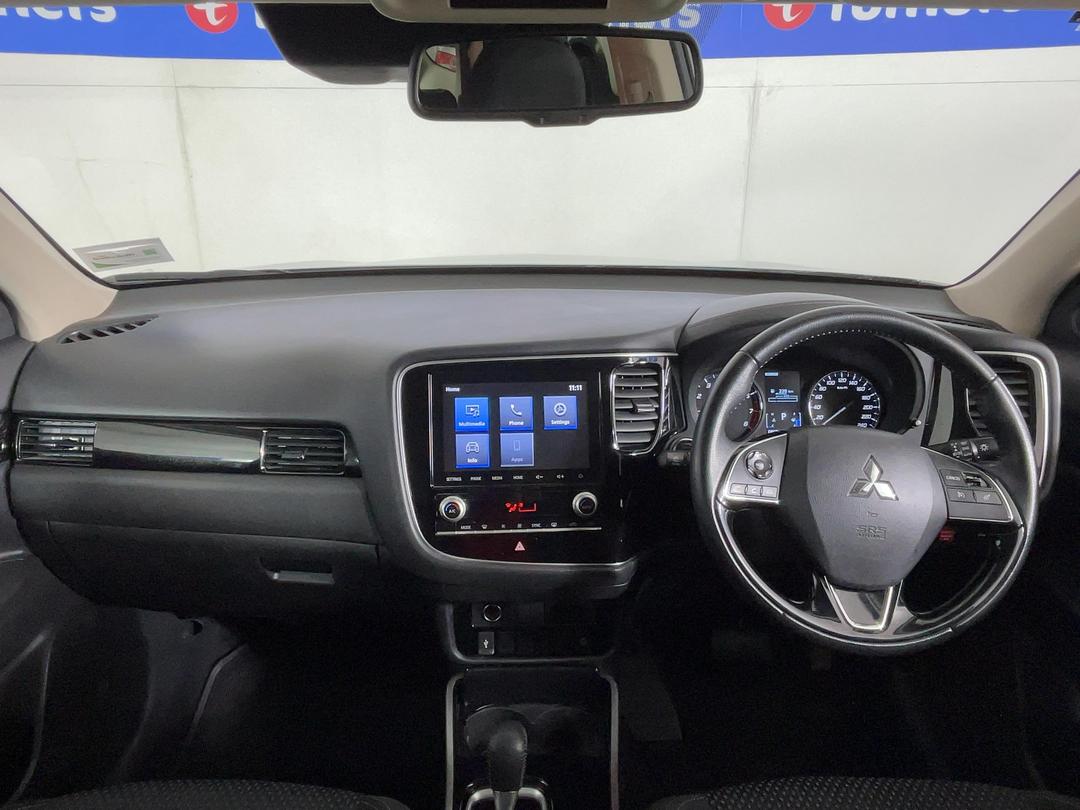 Photo '17' of Mitsubishi Outlander