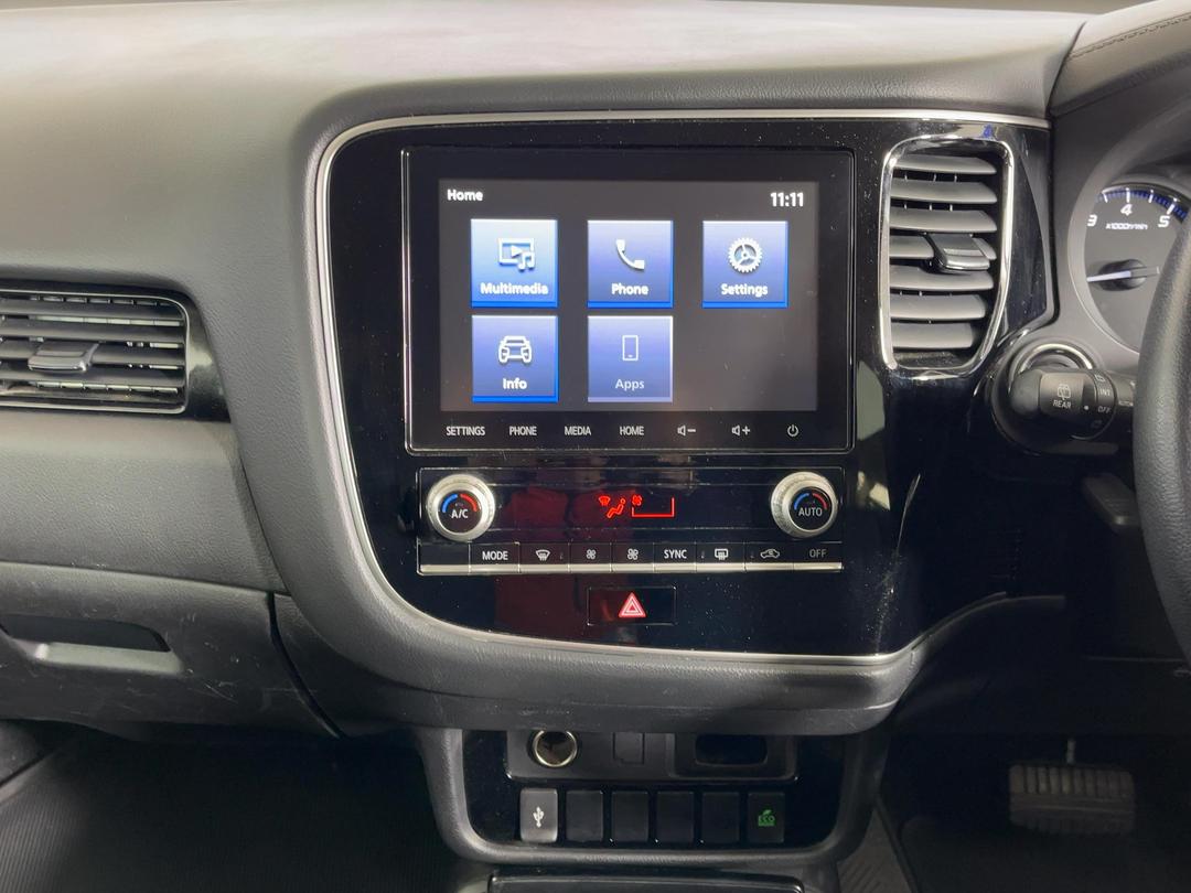 Photo '18' of Mitsubishi Outlander