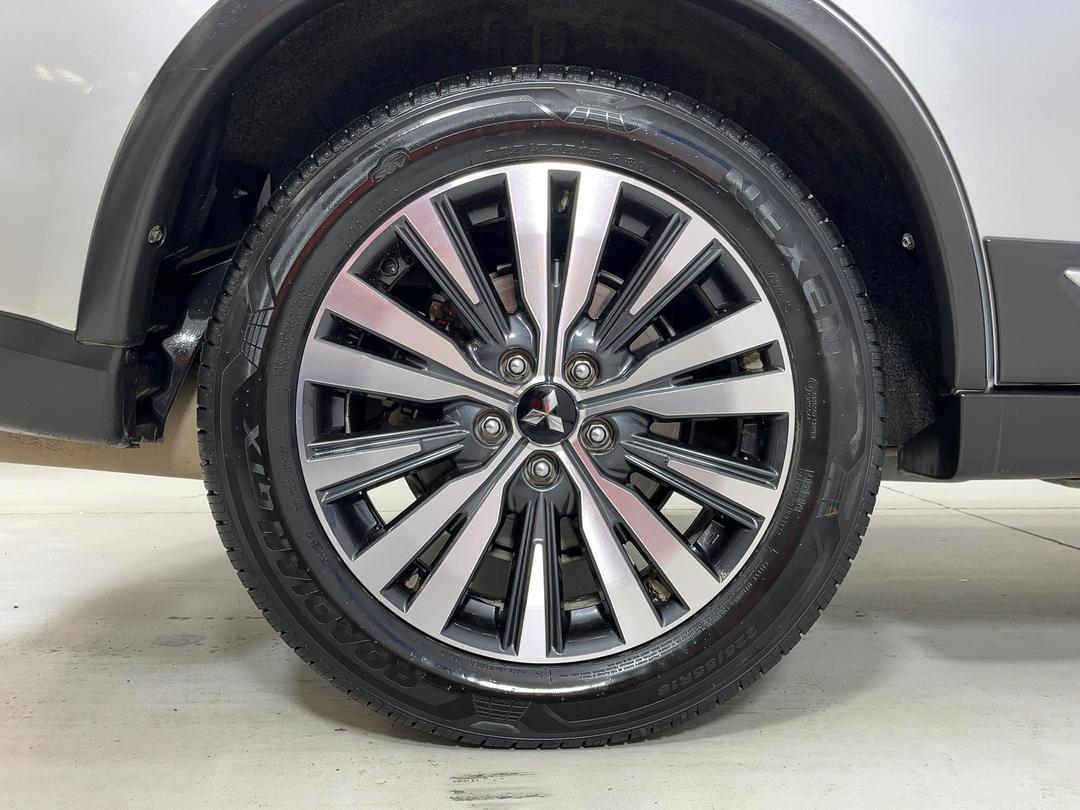 Photo '12' of Mitsubishi Outlander