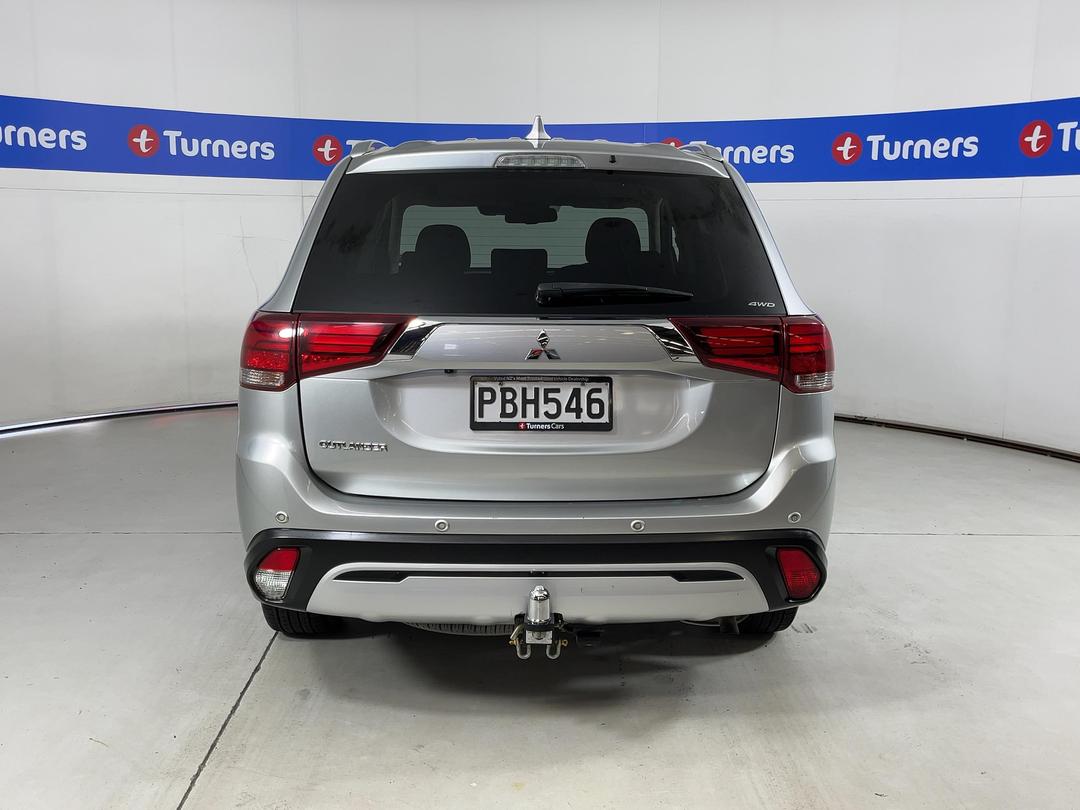 Photo '6' of Mitsubishi Outlander