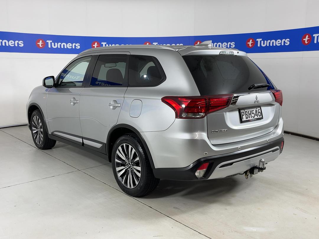 Photo '5' of Mitsubishi Outlander