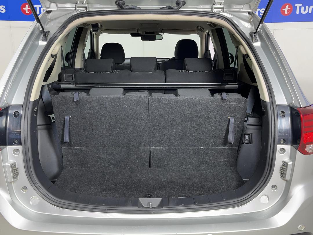 Photo '14' of Mitsubishi Outlander