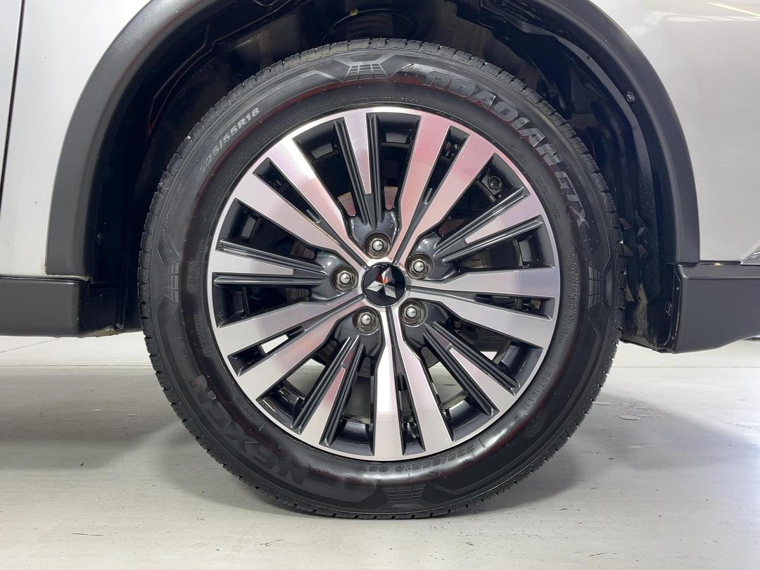 Photo '9' of Mitsubishi Outlander